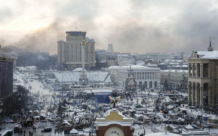 Оппозиционеры в Киеве возводят 4-метровые баррикады