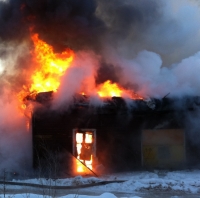Из-за короткого замыкания электропроводки в поселке Рабочий загорелся дом