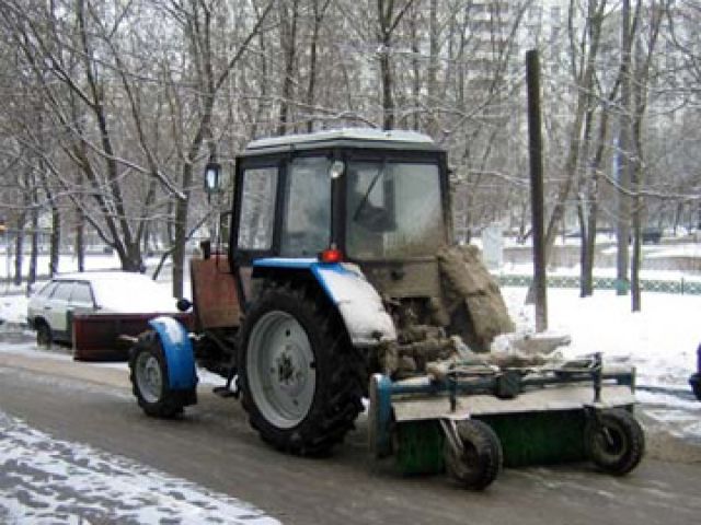 На дороги Волжского вывели снегоочистительную технику