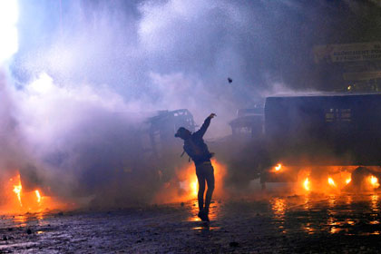В киевских беспорядках пострадали более 200 человек
