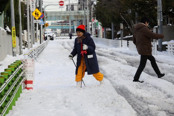 Снегопад в Японии — около 2 тысяч пострадавших