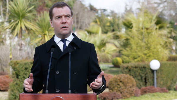 Медведев: легитимность ряда власти в Киеве вызывает сомнения