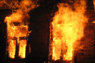 Из-за неисправности дымохода сгорел дом в дачном обществе Волжского