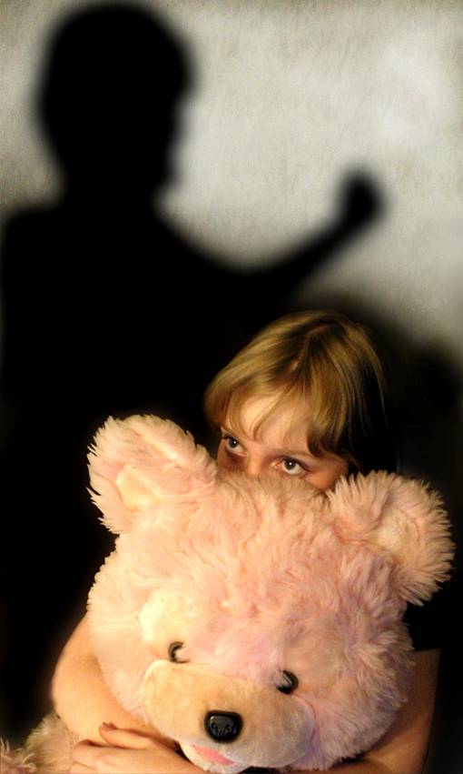 Бабушка защитила внучку от жестокого отца