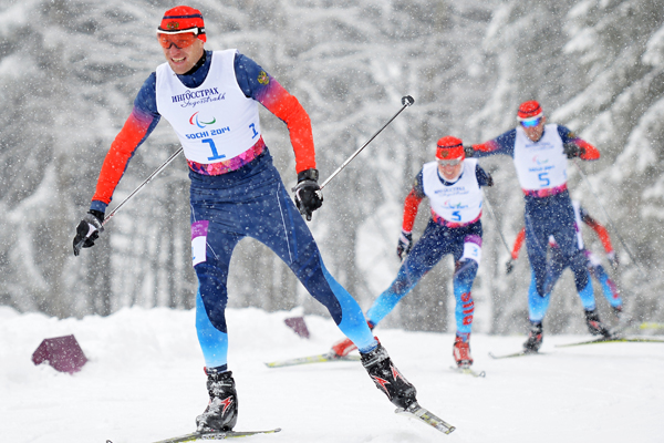 Россияне заняли весь пьедестал в лыжном спринте в классе «стоя»