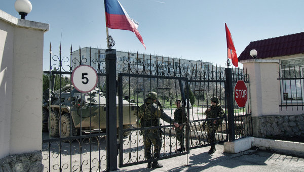 Флаги России подняты во всех воинских подразделениях Крыма