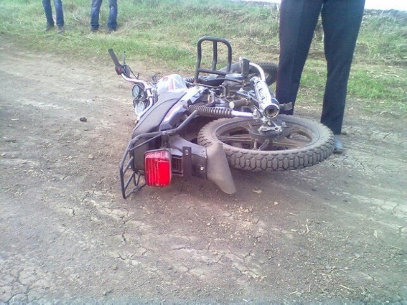 В Волгоградской области разбился мотоциклист, упав со склона