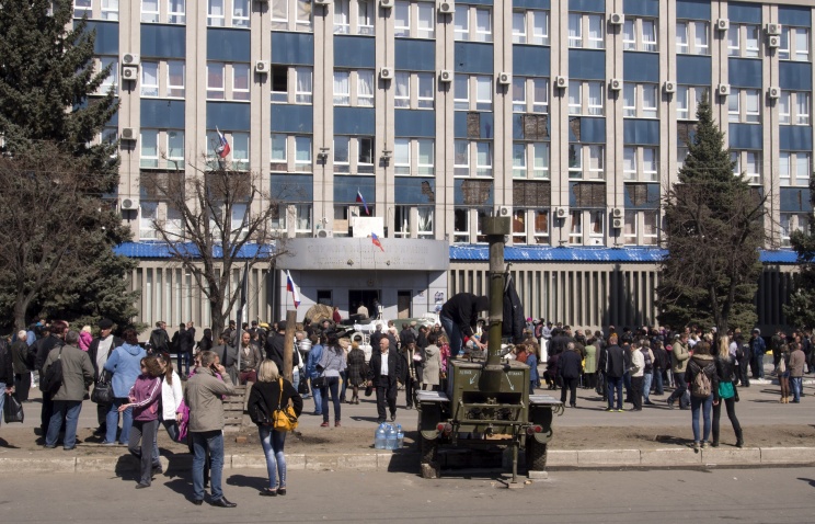 СМИ: в Луганск введена военная техника