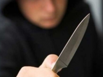 Пьяный подросток ударил ножом свою мать