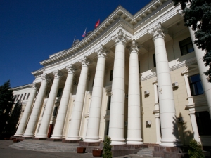 Депутаты отказались от аренды авто за 16,3 млн рублей, но вернули себе ежемесячные выплаты