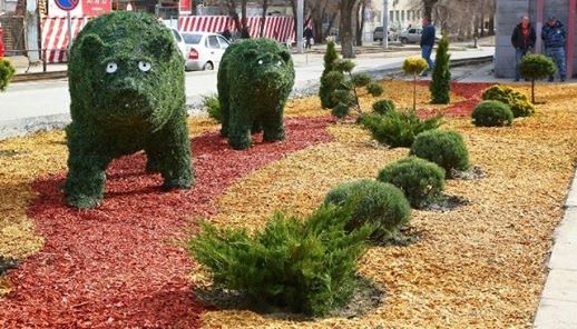 В Волгограде вандалы повредили «зеленых медведей» и «коней»