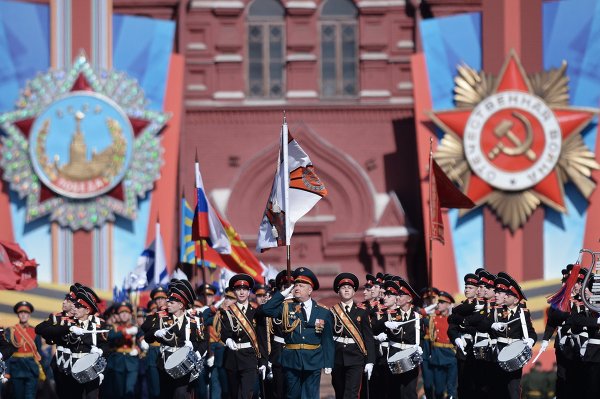 Праздничный парад на Красной площади