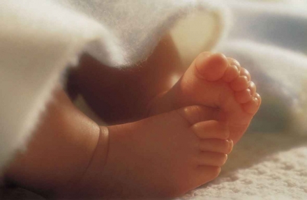 В РФ предлагают не регистрировать детей, рожденных вне больниц