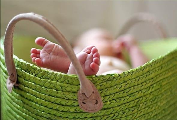 К роддому Волжского подбросили новорожденного ребенка