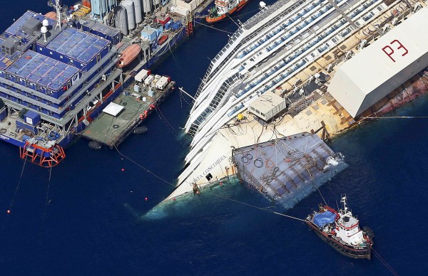 В Италии сегодня начнется буксировка лайнера Costa Concordia