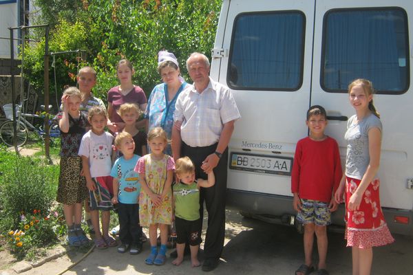 Cемья из Волгограда приютила беженцев с 13 детьми