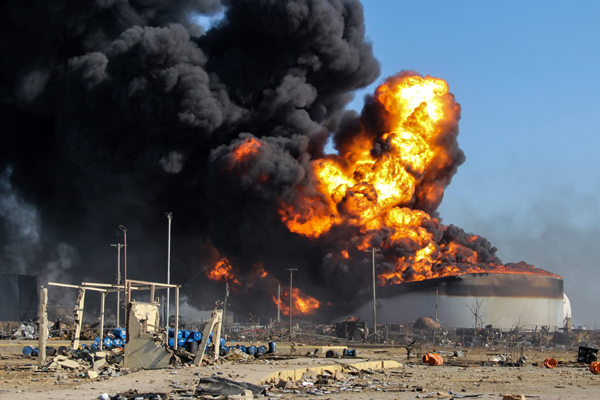 В Луганской области горит нефтеперерабатывающий завод «Роснефти»