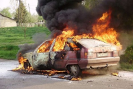 На территории ГСК «Сокол» в Волжском сгорел автомобиль