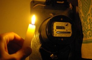 Неплательщикам за ЖКХ в Волжском отключат свет и воду