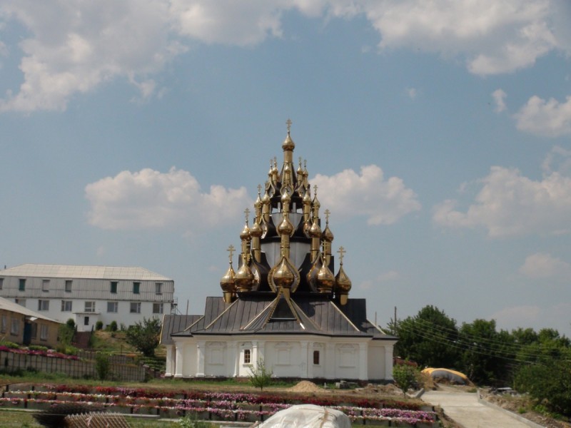 В Волгоградской области освятят уникальный 33-купольный Храм