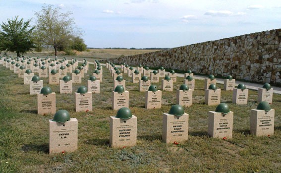 Под Волгоградом у военно-мемориального кладбища нашли 11 мин