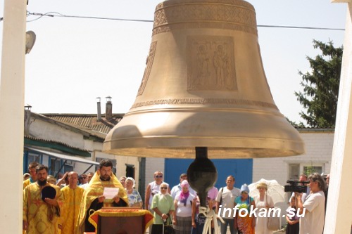 На колоколню Свято-Никольского кафедрального собора поднят 700-килограммовый колокол