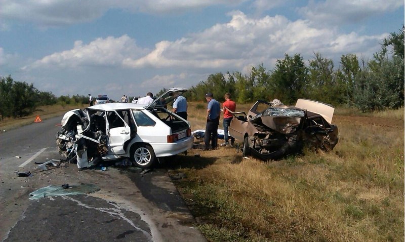 Четыре человека погибли в автокатастрофе под Волгоградом