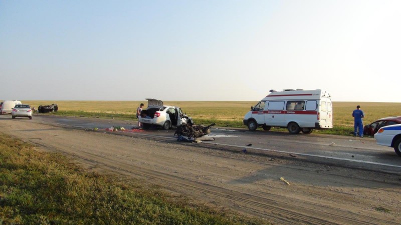 Под Волгоградом столкнулись 3 машины: пострадали 7 человек, в том числе трое детей