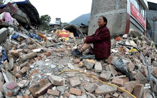 Число жертв землетрясения в Китае достигло 381 человека