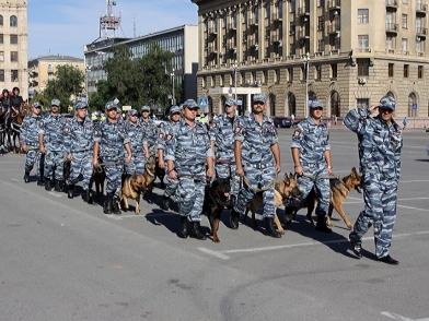 На площади Павших борцов прошла проверка готовности сил волгоградской полиции