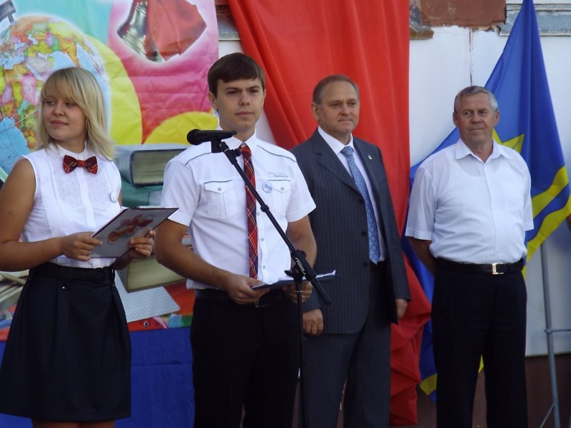 Игорь Воронин поздравил учеников школы № 30 с Днем знаний