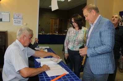 Игорь Воронин поздравил волжан, пришедших на избирательные участки