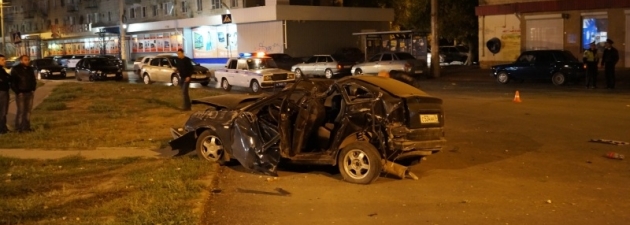 В Волгограде два человека погибли при опрокидывании автомашины