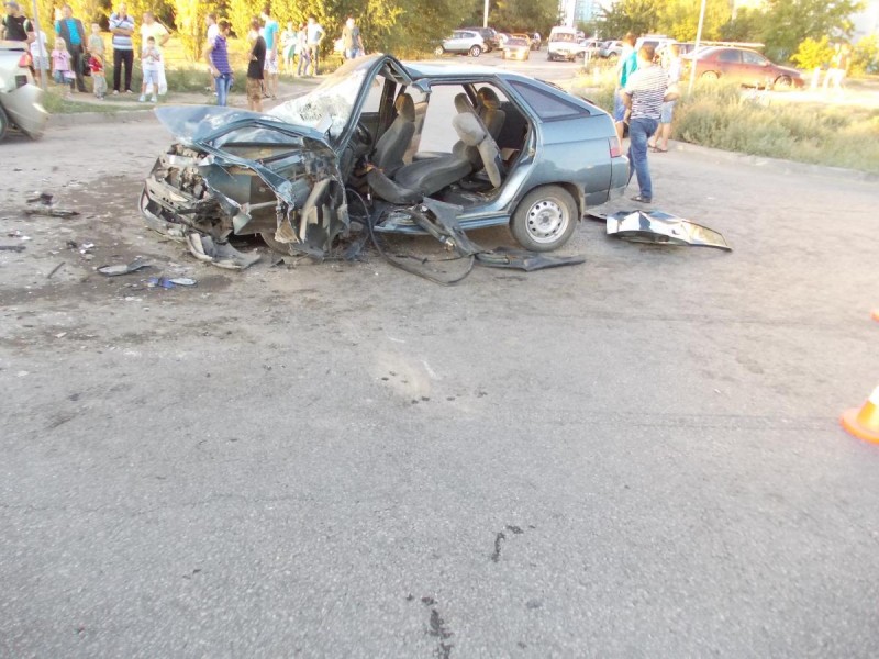 В Волжском из-за крупной дорожной аварии было перекрыто движение