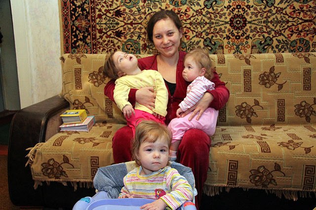 Суд обязал мэрию Волгограда выделить жильё одинокой матери тройняшек с ДЦП