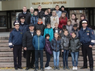 Воспитанники Волжского детского дома посетили «Театр юного зрителя»