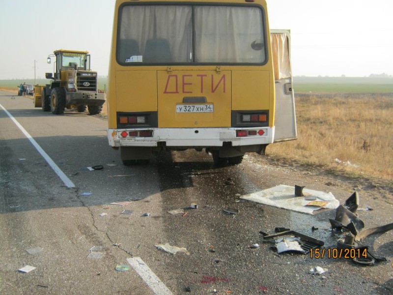Под Волгоградом попал в аварию автобус со школьниками