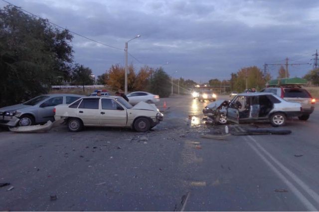 В Волжском произошло ДТП с четырьмя автомобилями, пострадали дети