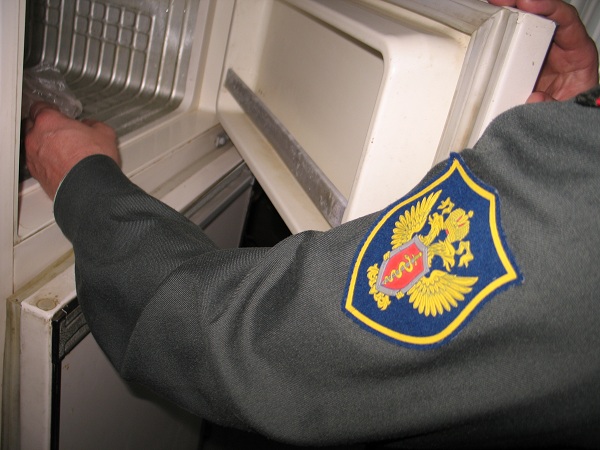 Студент из Волгограда хранил в морозилке крупную партию наркотиков