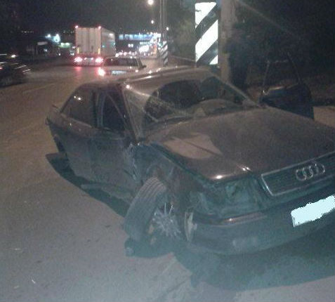 В Волгограде водитель Audi погиб на месте ДТП