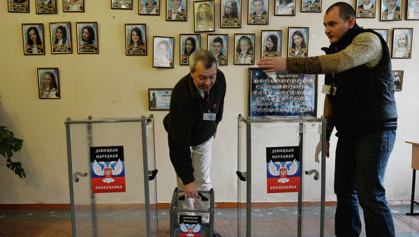 В ЛНР и ДНР проходят выборы депутатов и глав республик