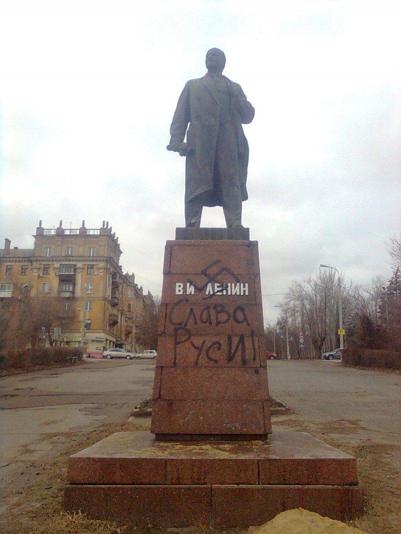 В Волгограде вандалы осквернили памятник Ленину