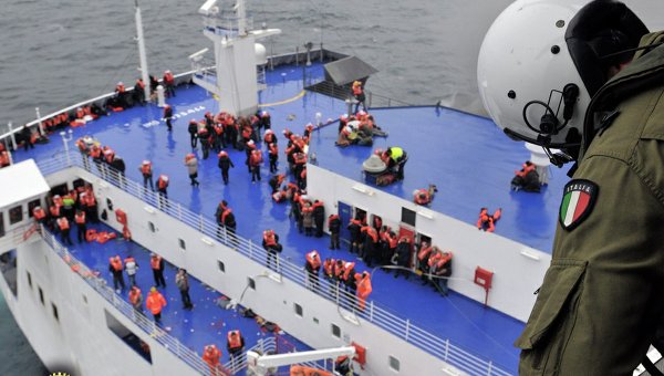 С тонущего парома Norman Atlantic эвакуировано 211 человек