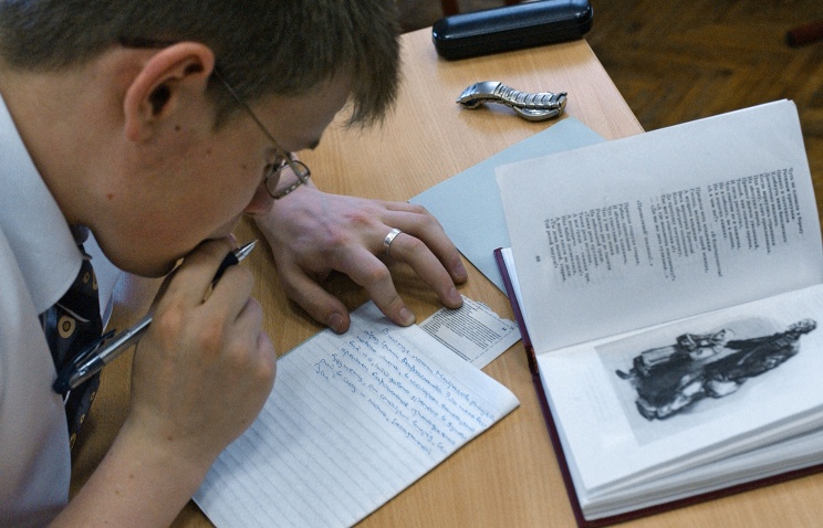 Российские школьники впервые за пять лет напишут итоговое сочинение