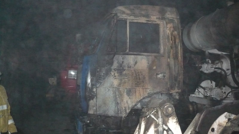 В Волгограде сожгли 3 автомобиля спецтехники
