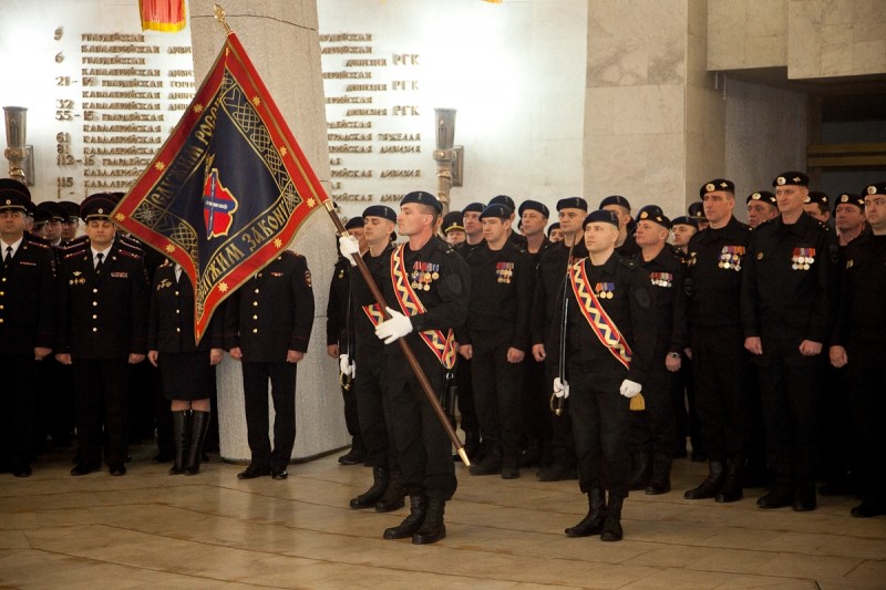 Волгоградскому управлению МВД вручили новое знамя
