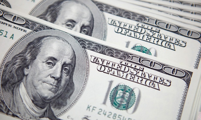 Доллар опустился ниже 59 рублей впервые с начала года
