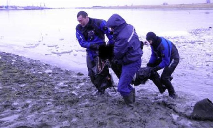 В Волгограде найден вмерзший в лед труп мужчины