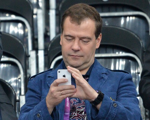 Информацию с айфонов Дмитрия Медведева выставили на продажу