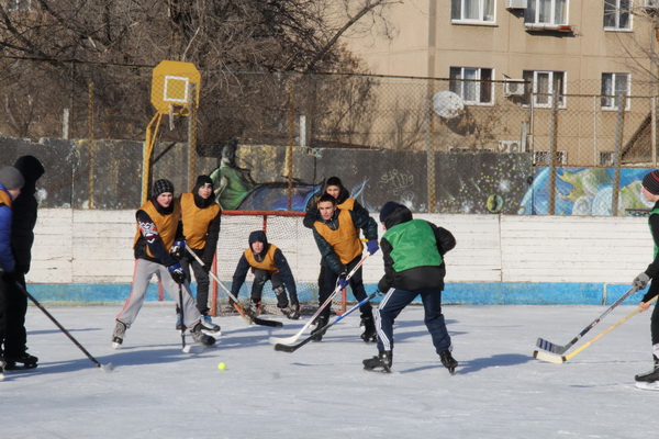 В преддверии мужского праздника в Волжском определили лучших игроков по хоккею с мячом